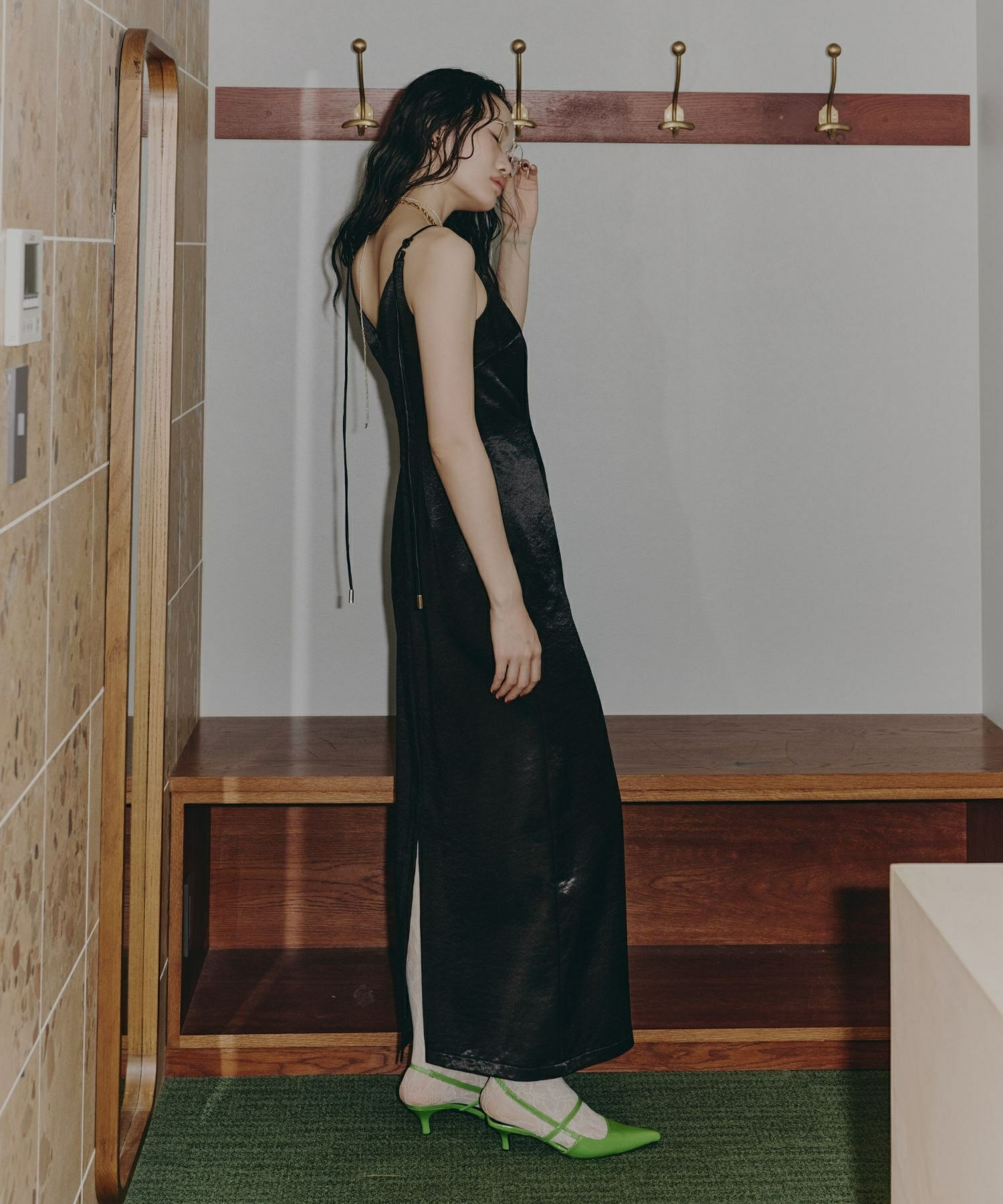 glossy satin back ribbon dress | ANDRESD